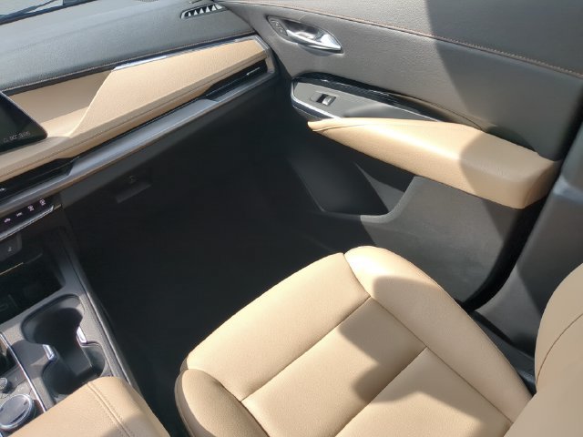 Used 2024 Cadillac XT4 Luxury w/ Cold Weather Package FWD image 19