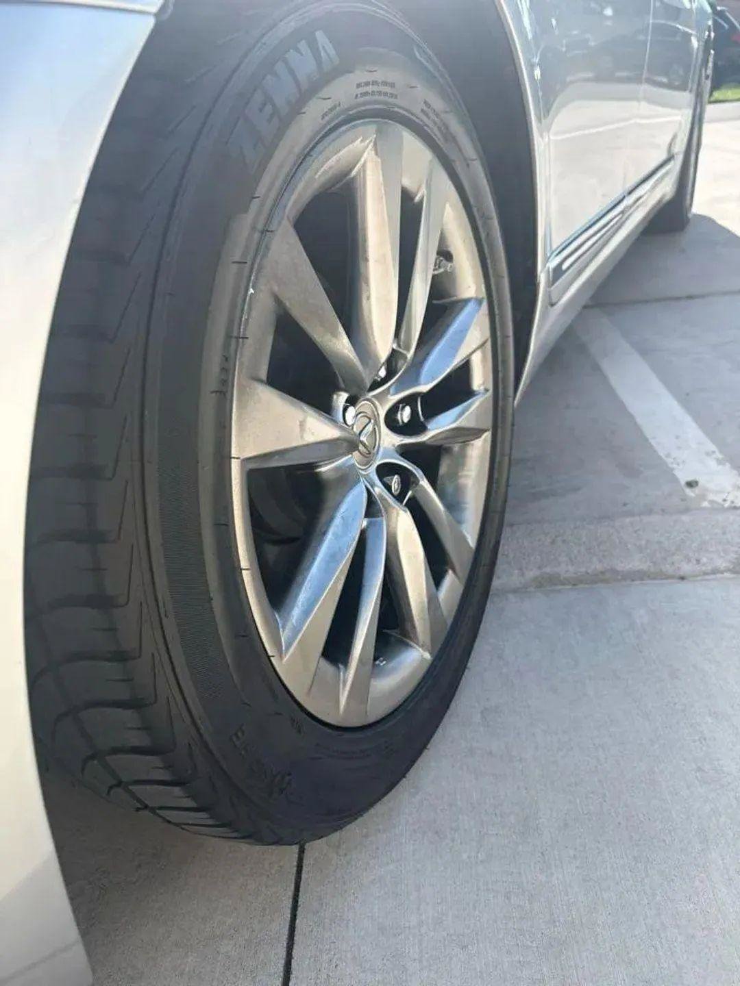 Used 2014 Lexus LS 460 w/ Comfort Package RWD image 19