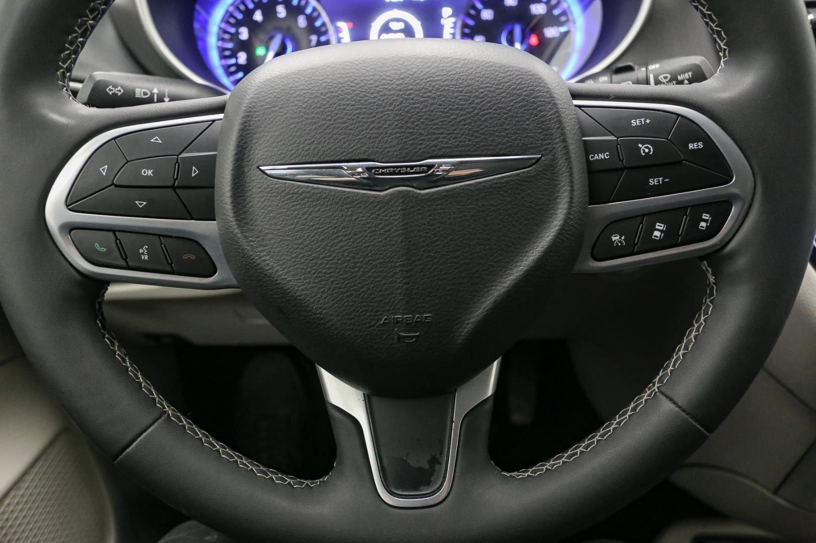 Used 2024 Chrysler Pacifica Touring-L image 30