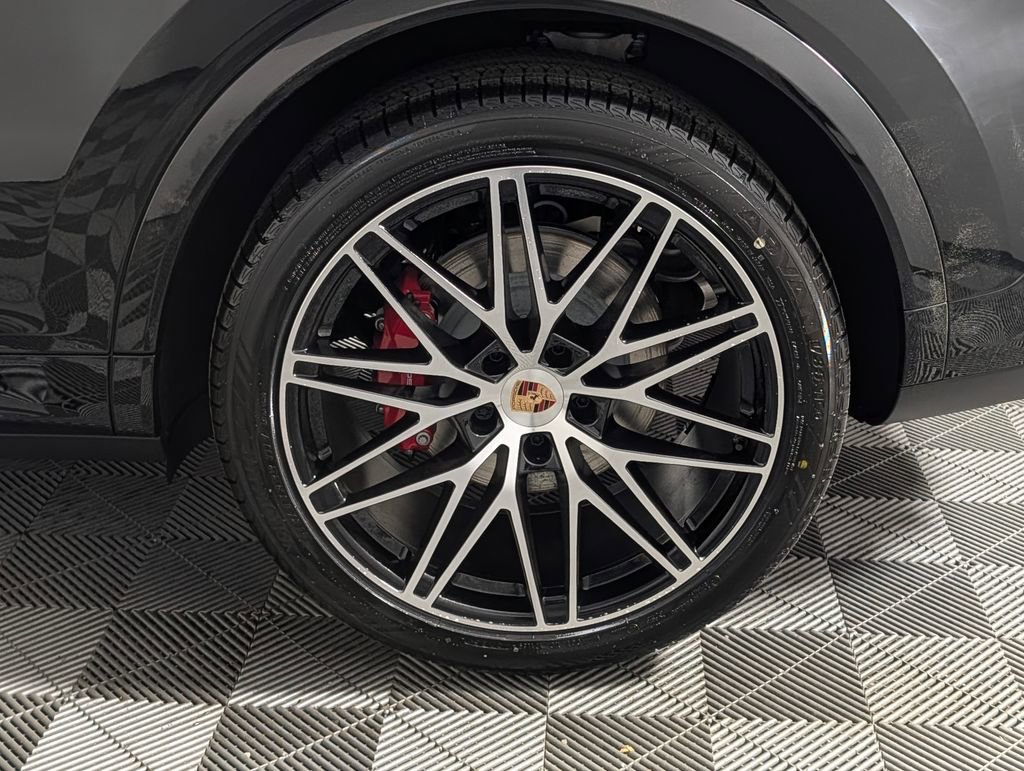 Certified 2025 Porsche Cayenne S image 12