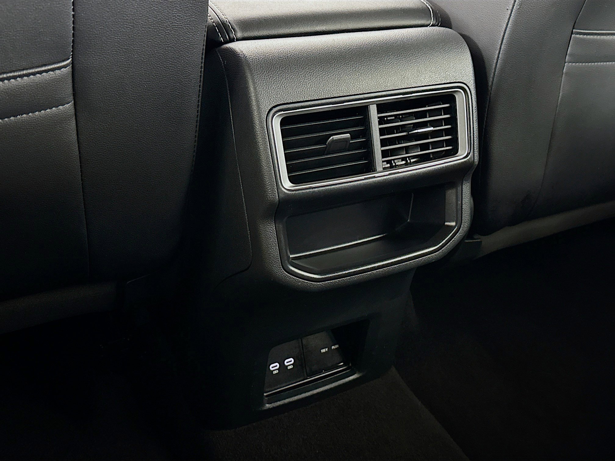 Used 2024 Volkswagen Atlas Cross Sport SE image 28