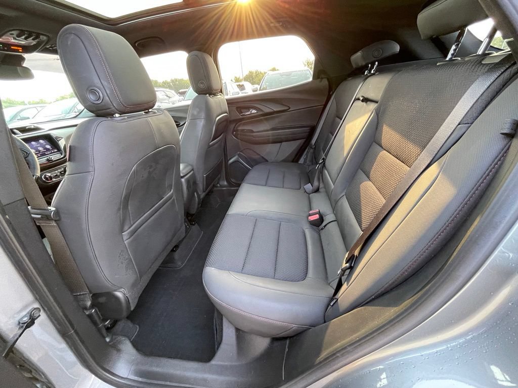 Used 2023 Chevrolet TrailBlazer RS w/ Sun and Liftgate Package FWD image 21