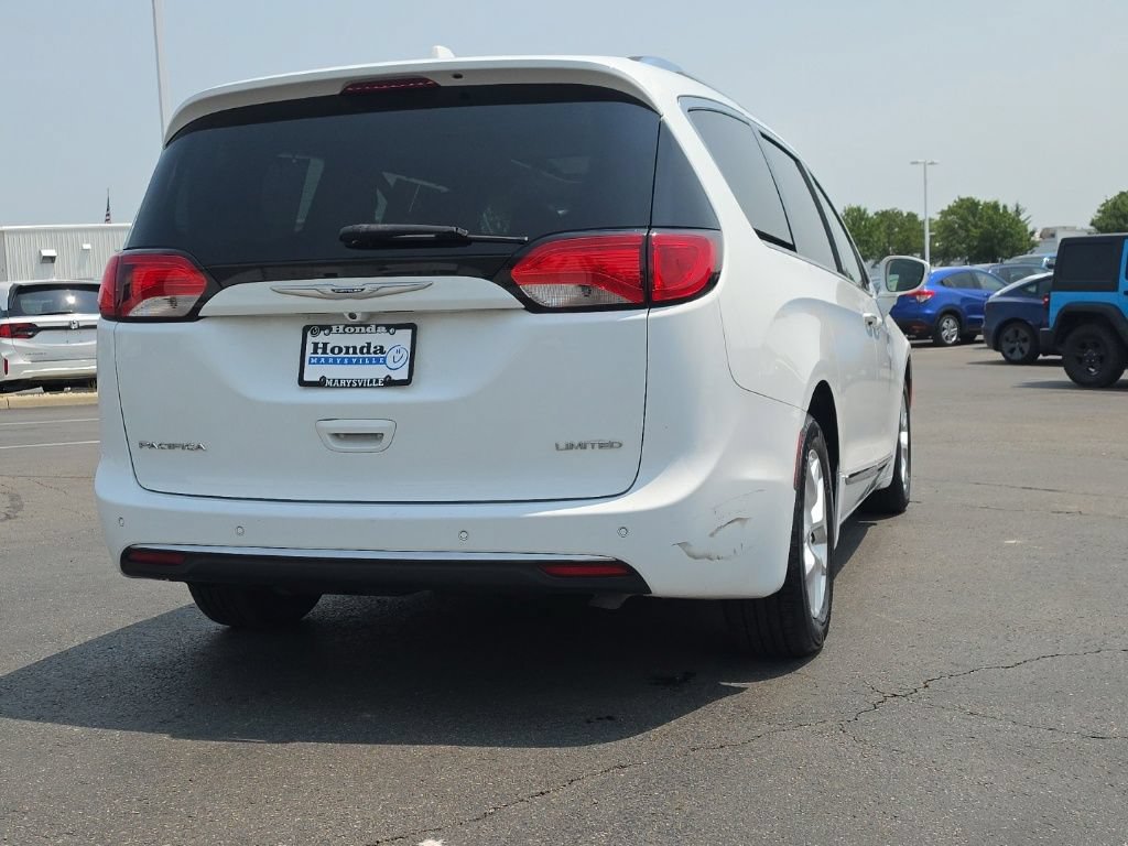 Used 2020 Chrysler Pacifica Limited FWD image 9
