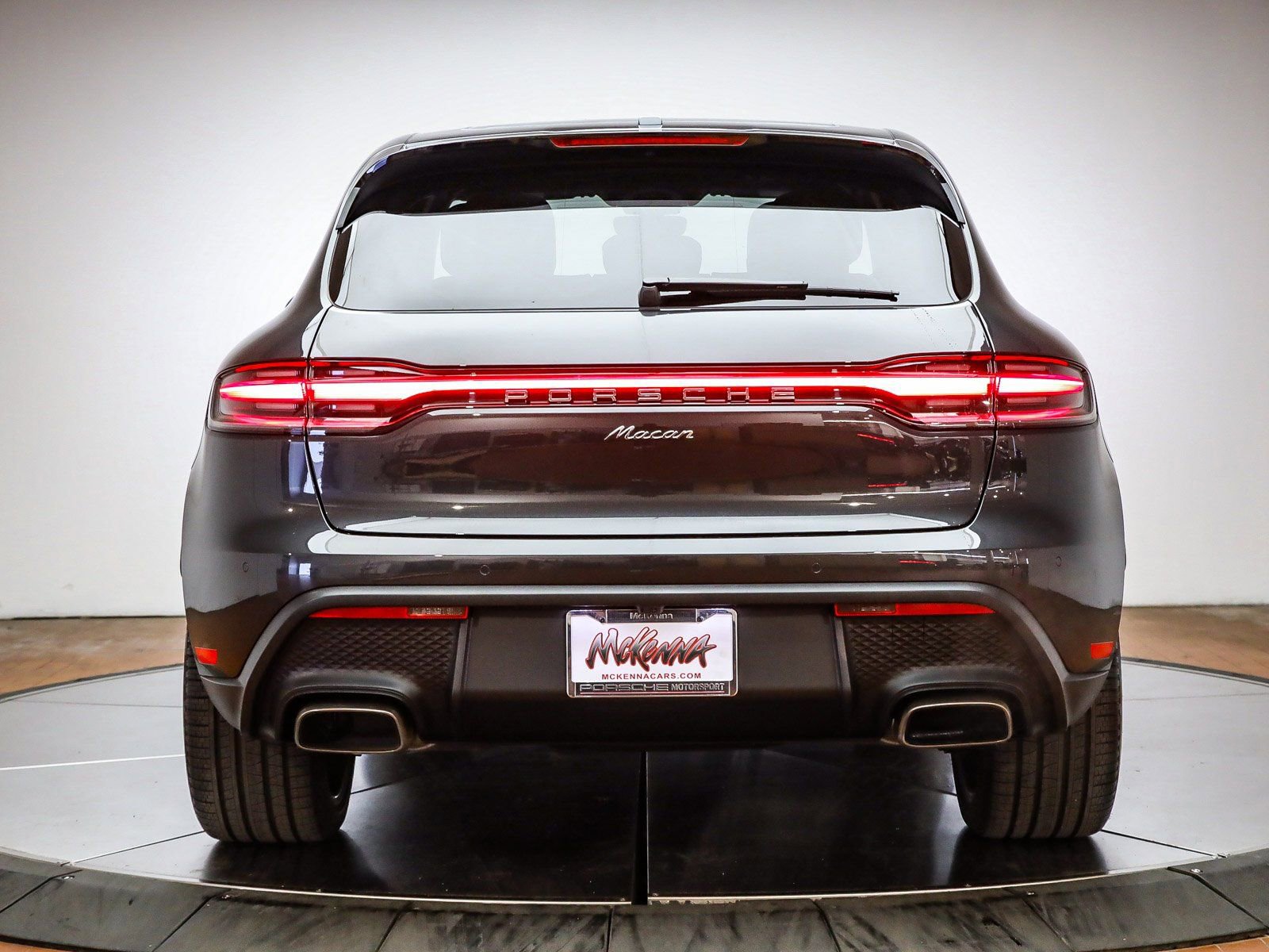 Certified 2025 Porsche Macan image 7
