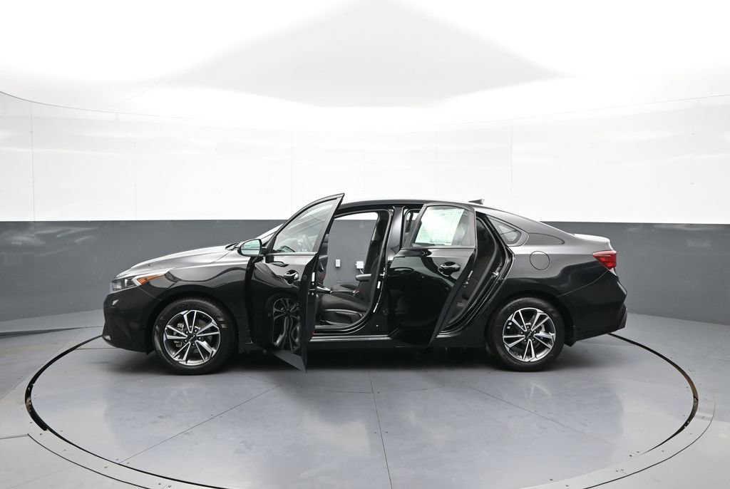 Certified 2023 Kia Forte LXS w/ LXS Technology Package FWD image 41