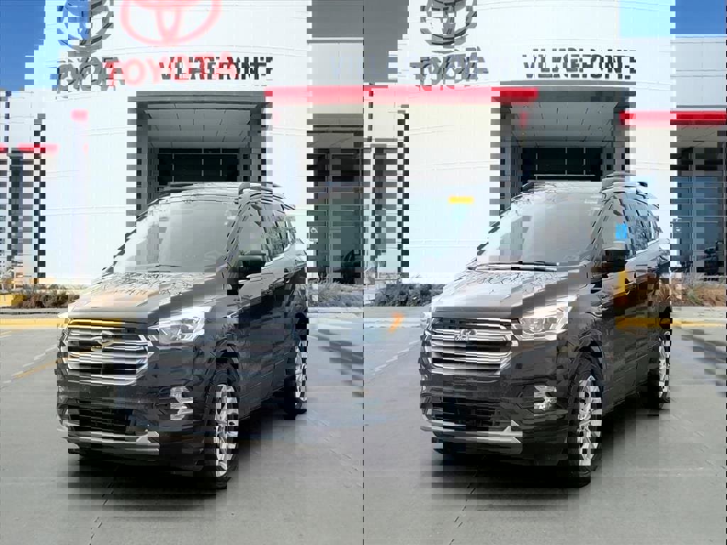 Used 2017 Ford Escape SE w/ Equipment Group 201A image 1