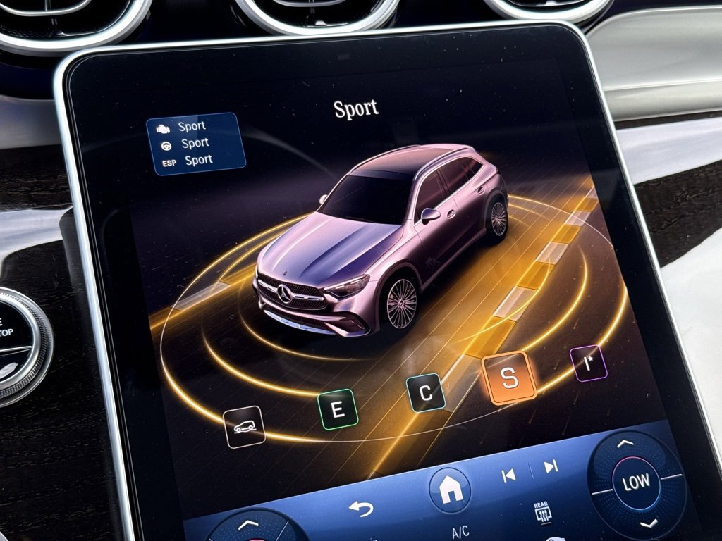 Used 2025 Mercedes-Benz GLC 300 4MATIC image 6