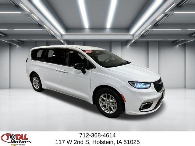 Used 2024 Chrysler Pacifica Touring-L image 2