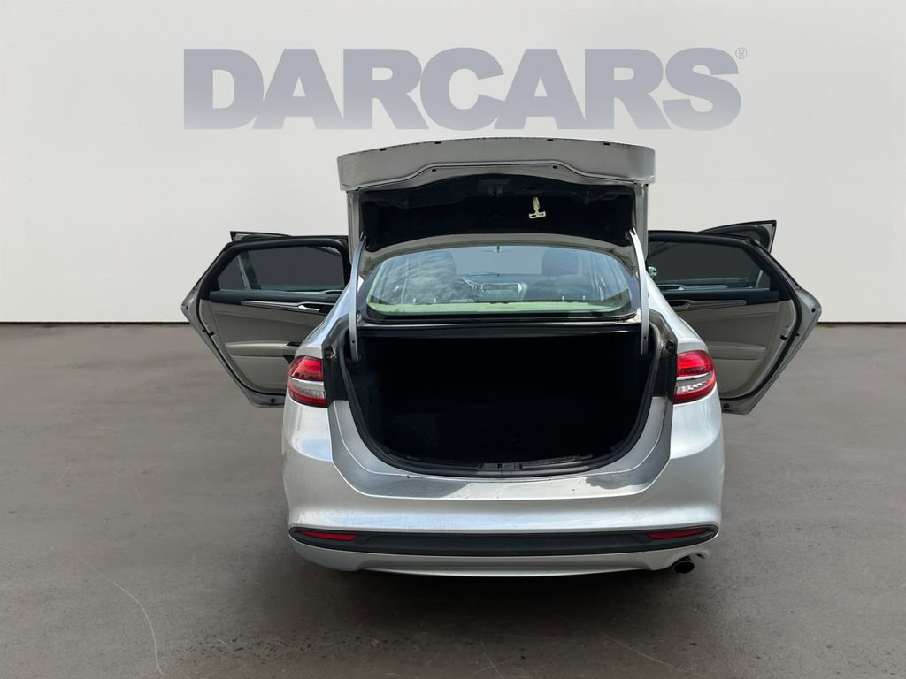 Used 2018 Ford Fusion SE image 24
