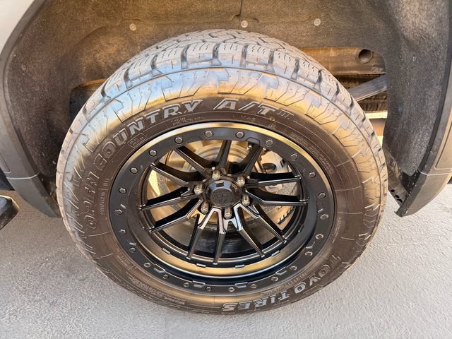 Used 2022 GMC Sierra 1500 SLT w/ SLT Premium Plus Package AWD/4WD image 22