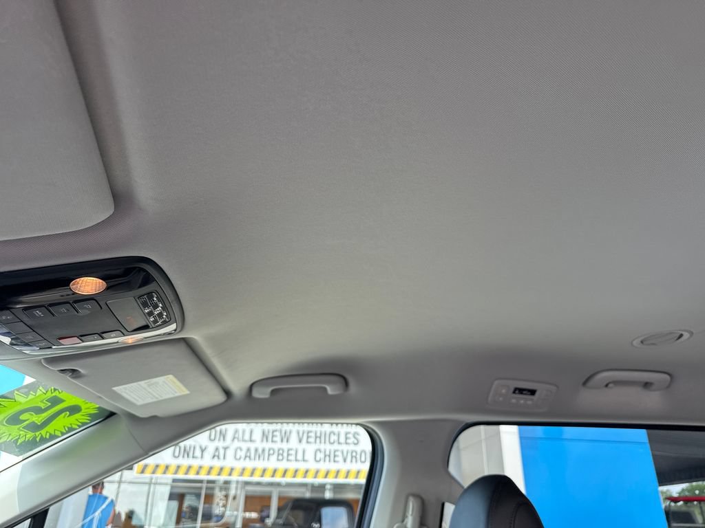 Used 2025 Kia Carnival FWD image 24