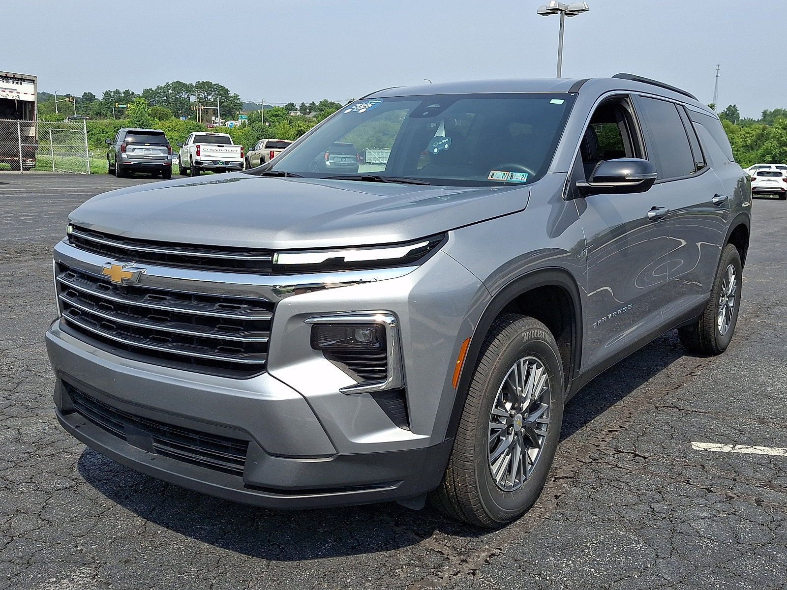 Used 2025 Chevrolet Traverse LT AWD/4WD image 3