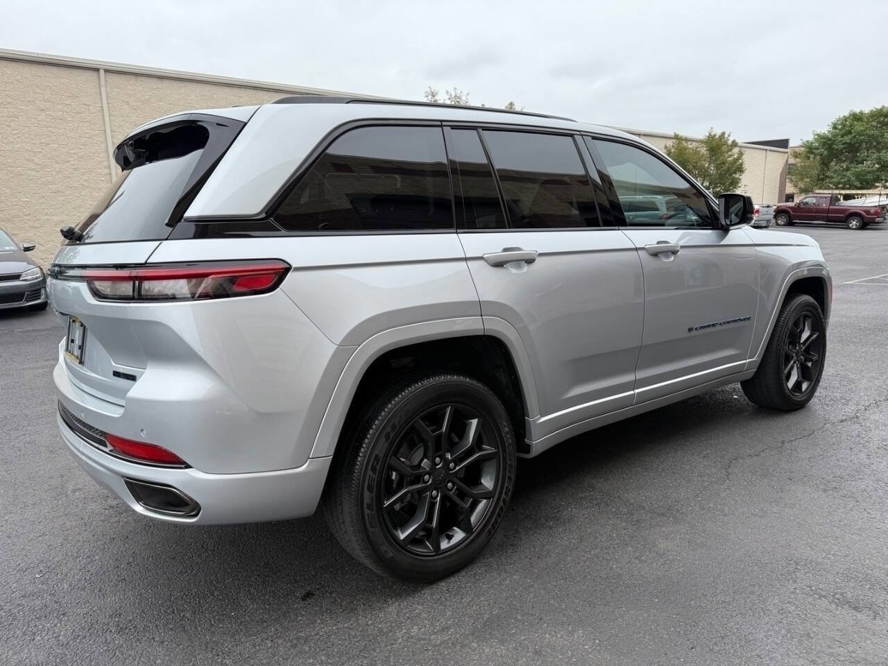 Used 2023 Jeep Grand Cherokee 30th Anniversary image 12