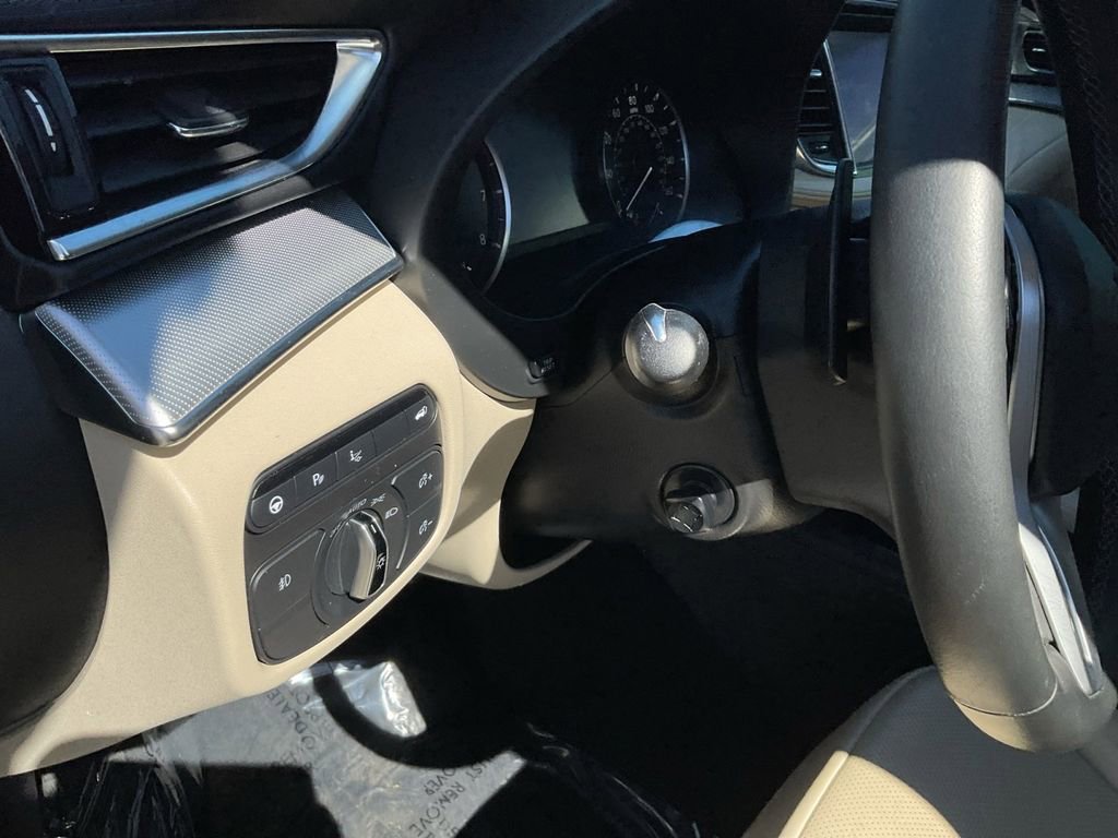 Used 2022 INFINITI QX50 Sensory image 14