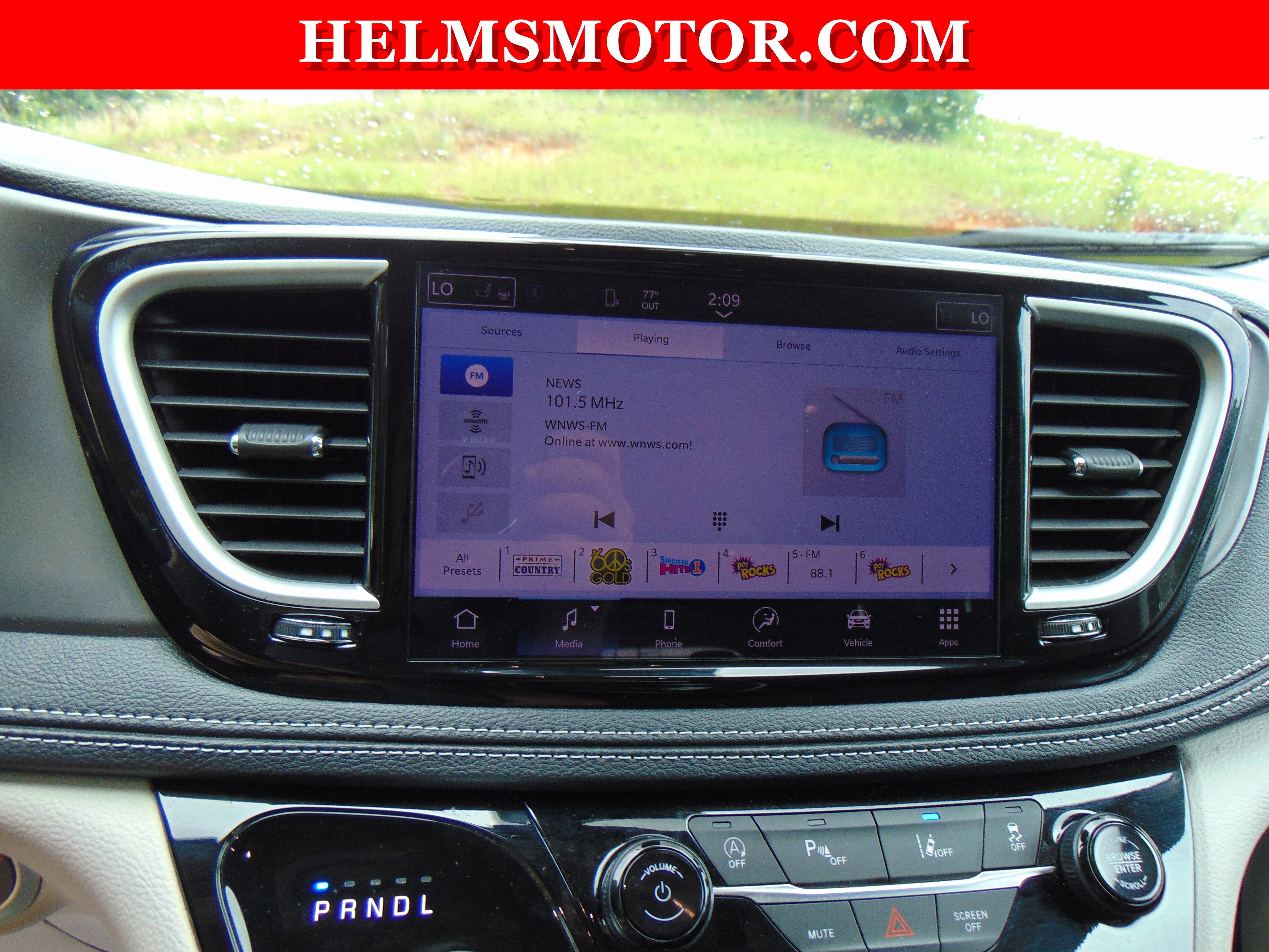 Used 2024 Chrysler Pacifica Touring-L image 26