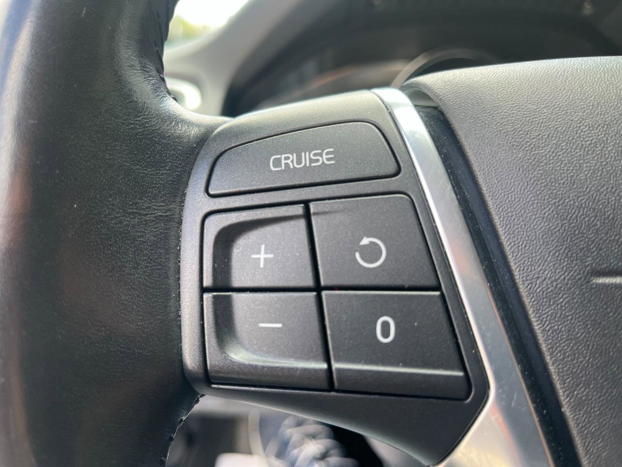 Used 2015 Volvo XC70 T6 w/ Proximity Package AWD/4WD image 25