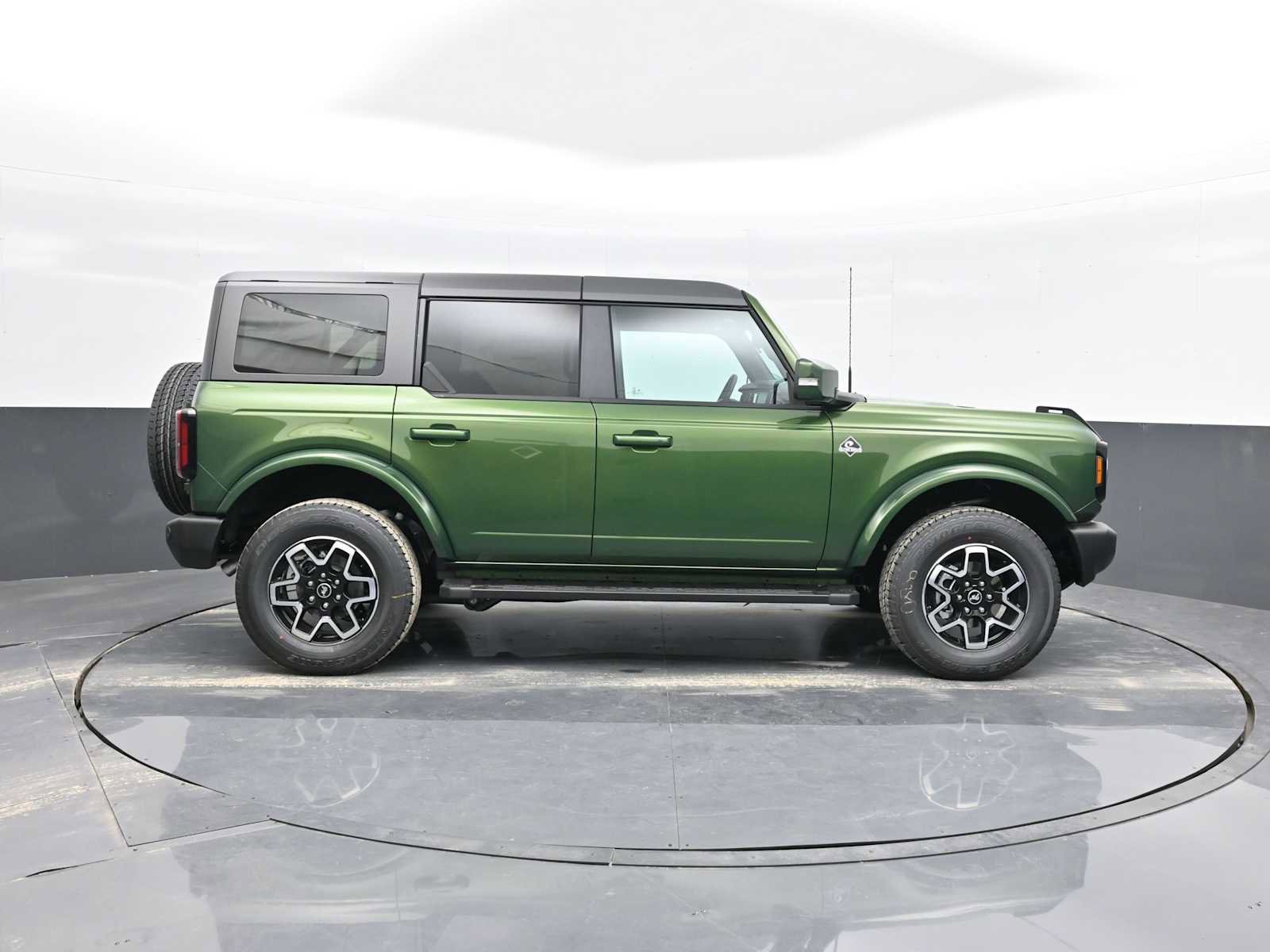 New 2024 Ford Bronco Outer Banks image 9