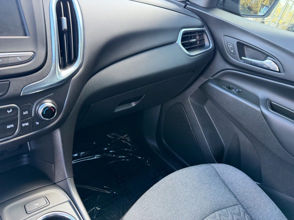 Used 2023 Chevrolet Equinox LT w/ Driver Convenience Package image 24