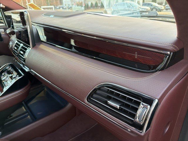 Used 2021 Lincoln Navigator L Black Label w/ Cargo Convenience Package image 27