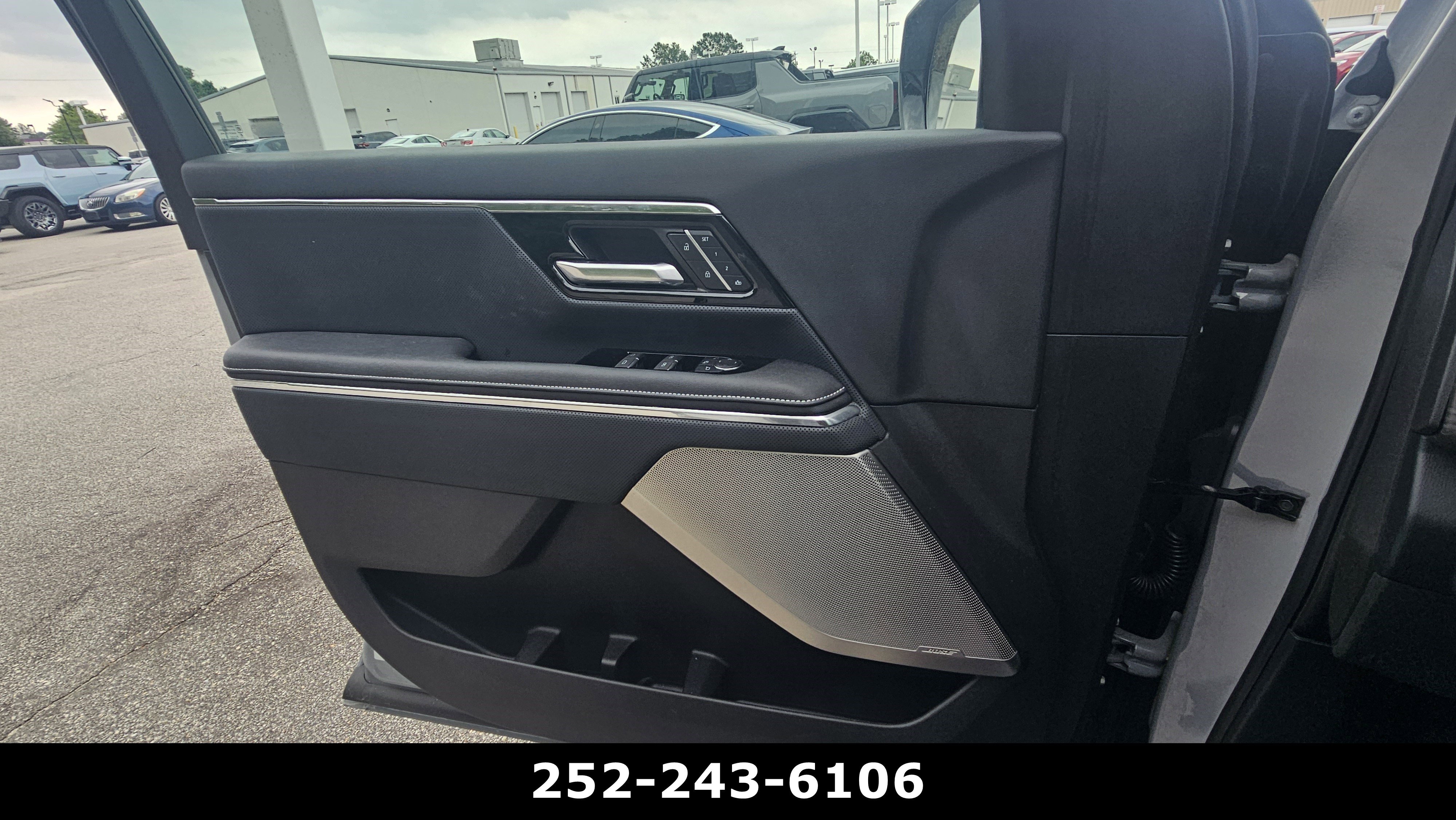 Used 2024 GMC Sierra EV Denali AWD/4WD image 10