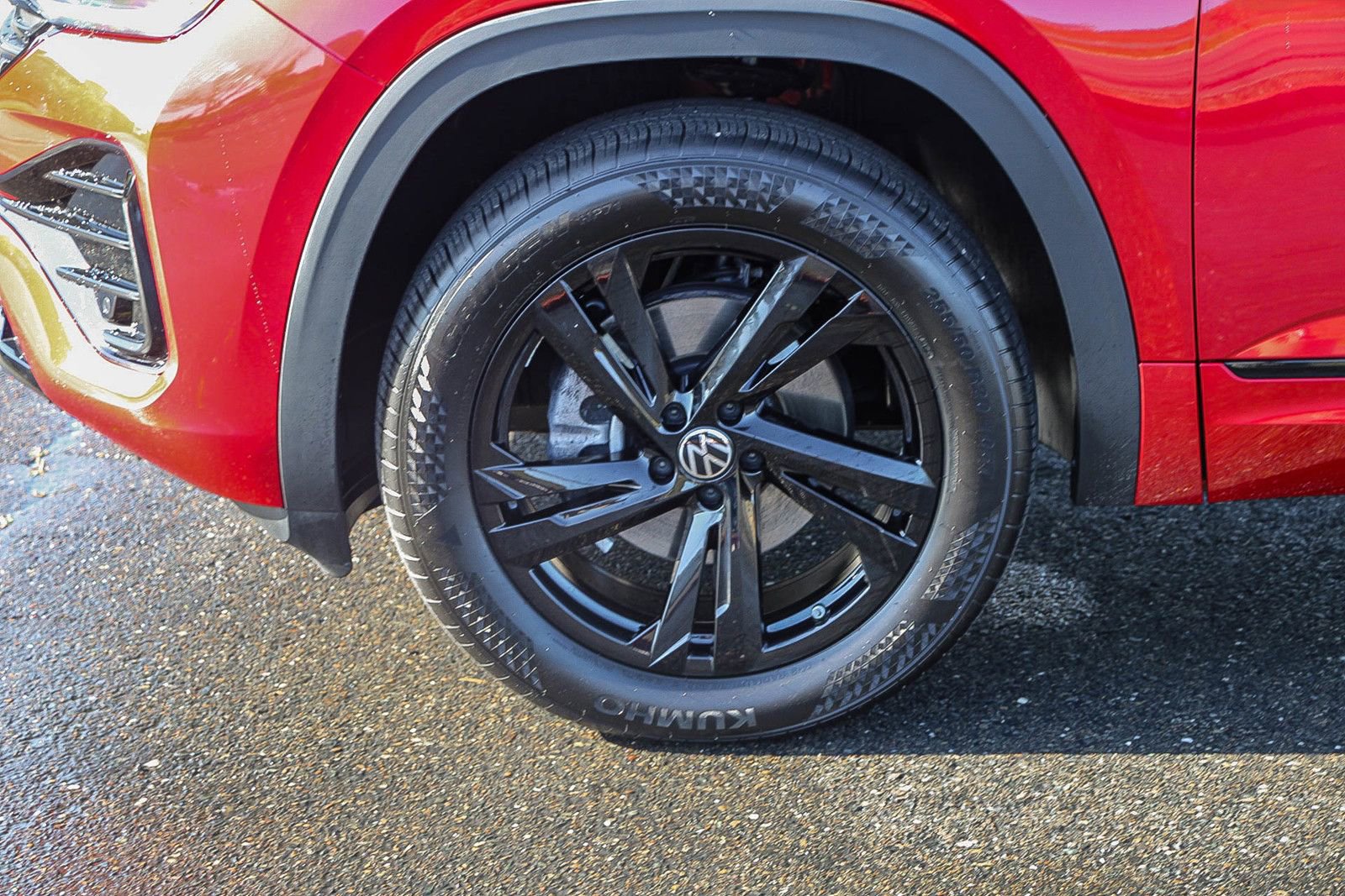 Used 2025 Volkswagen Atlas Cross Sport SEL R-Line image 9