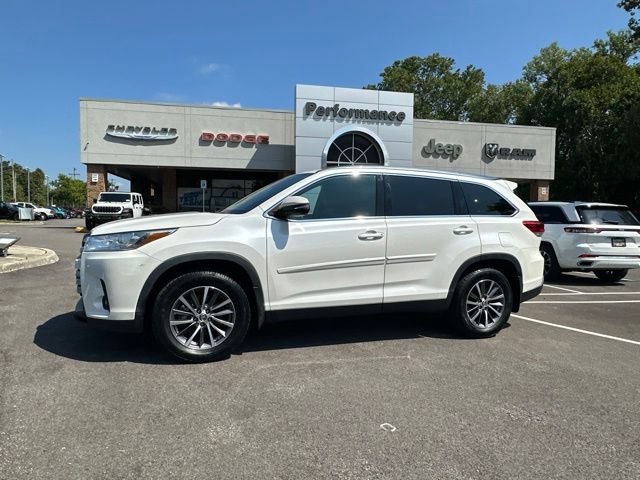Used 2019 Toyota Highlander XLE AWD/4WD image 22