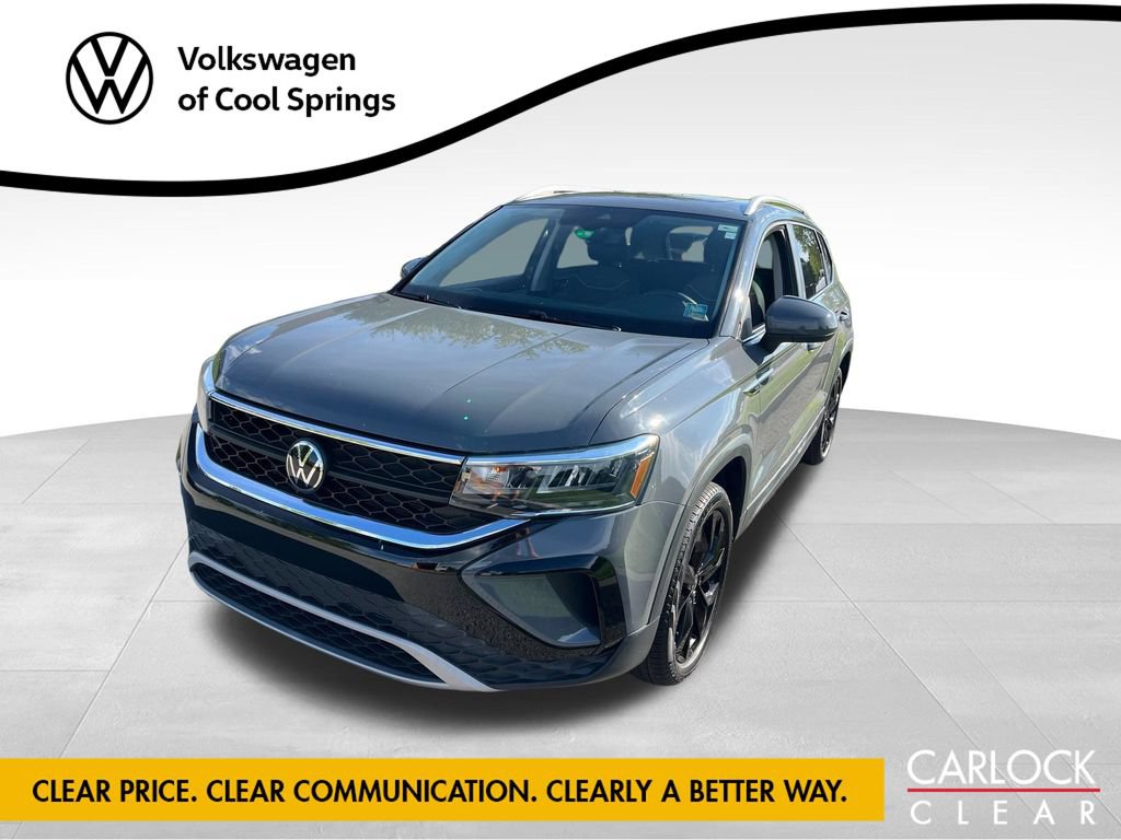 Used 2023 Volkswagen Taos SE w/ Panoramic Sunroof Package FWD image 1