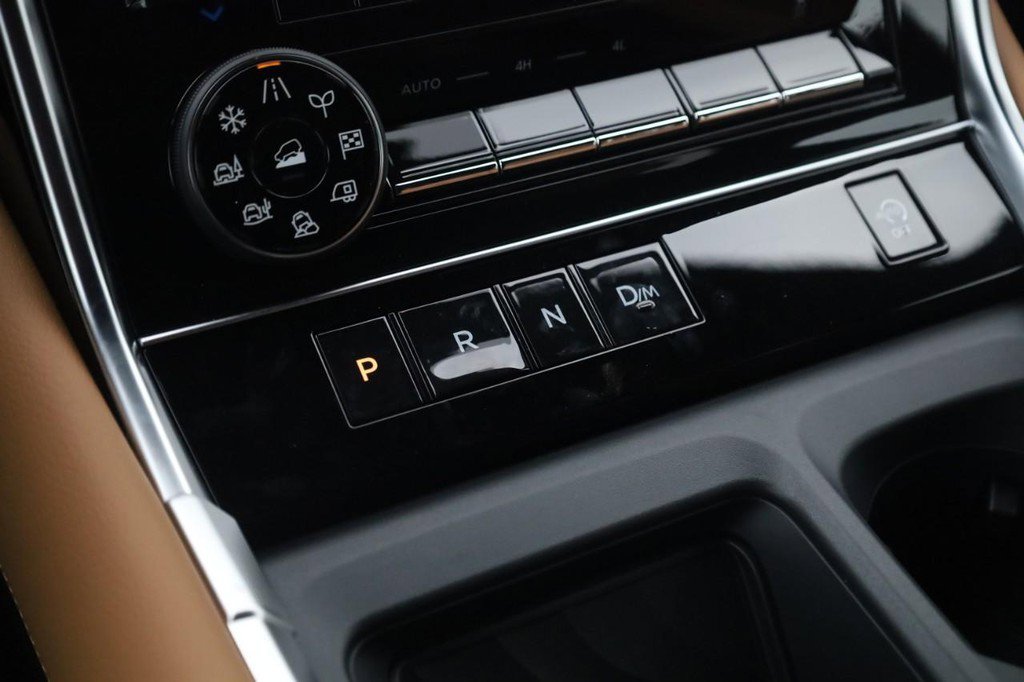 New 2026 Nissan Armada SL w/ Captain's Chari Seat Package image 17