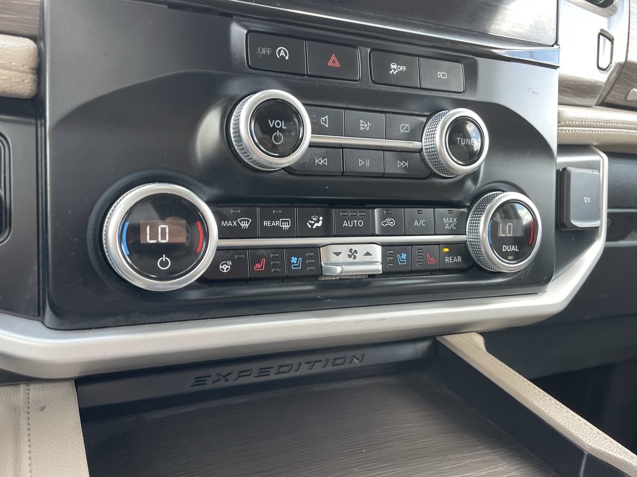 Used 2024 Ford Expedition Max Limited image 27