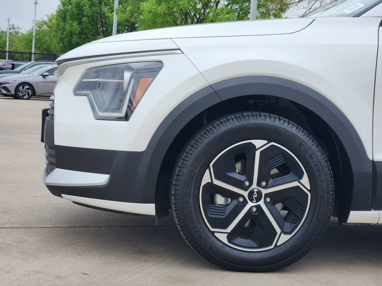 Used 2023 Kia Niro LX image 7