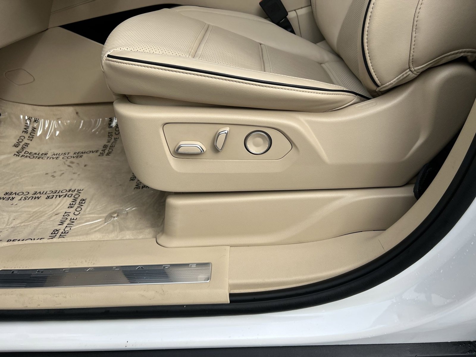 Used 2024 Cadillac Escalade ESV Premium Luxury image 14