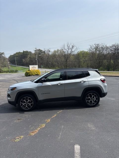 Used 2025 Jeep Compass Limited image 10