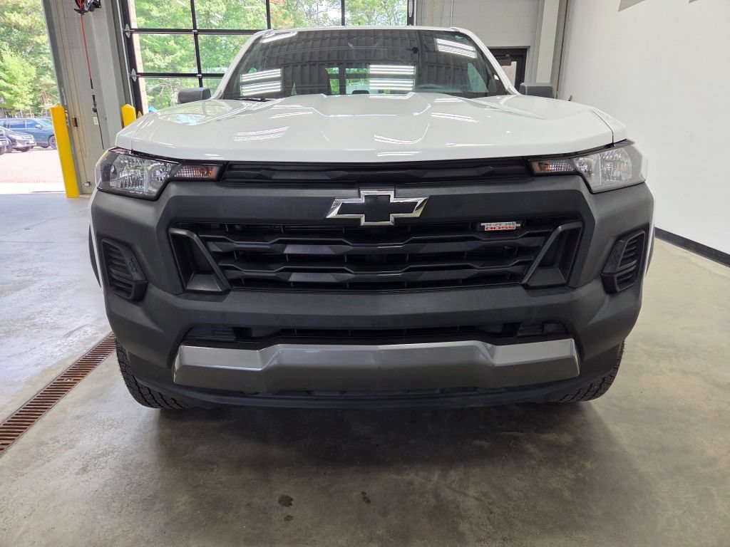 Used 2024 Chevrolet Colorado Trail Boss w/ Advanced Trailering Package AWD/4WD image 3