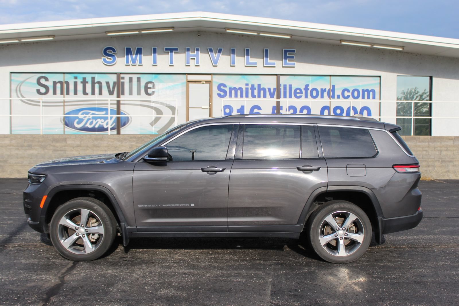 Used 2022 Jeep Grand Cherokee L Limited w/ MOPAR Finishing Package AWD/4WD image 2