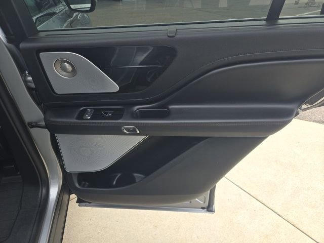 Used 2023 Lincoln Aviator Reserve w/ Equipment Group 201A image 28