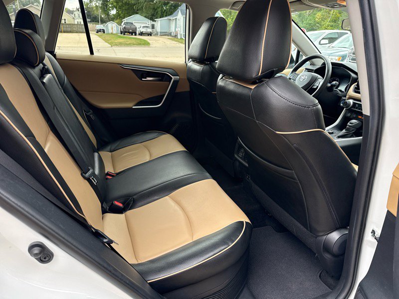 Used 2020 Toyota RAV4 XLE image 22
