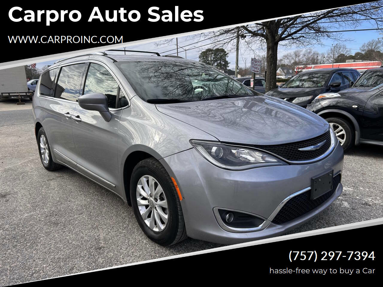 Used 2019 Chrysler Pacifica Touring-L FWD image 1