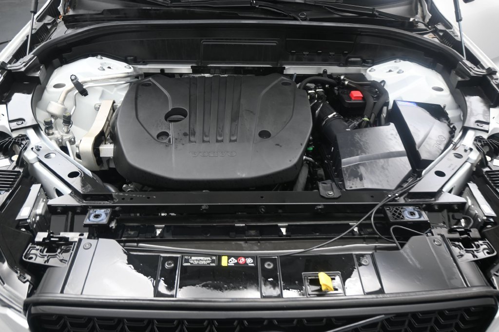 Certified 2024 Volvo XC60 B5 Plus AWD/4WD image 15