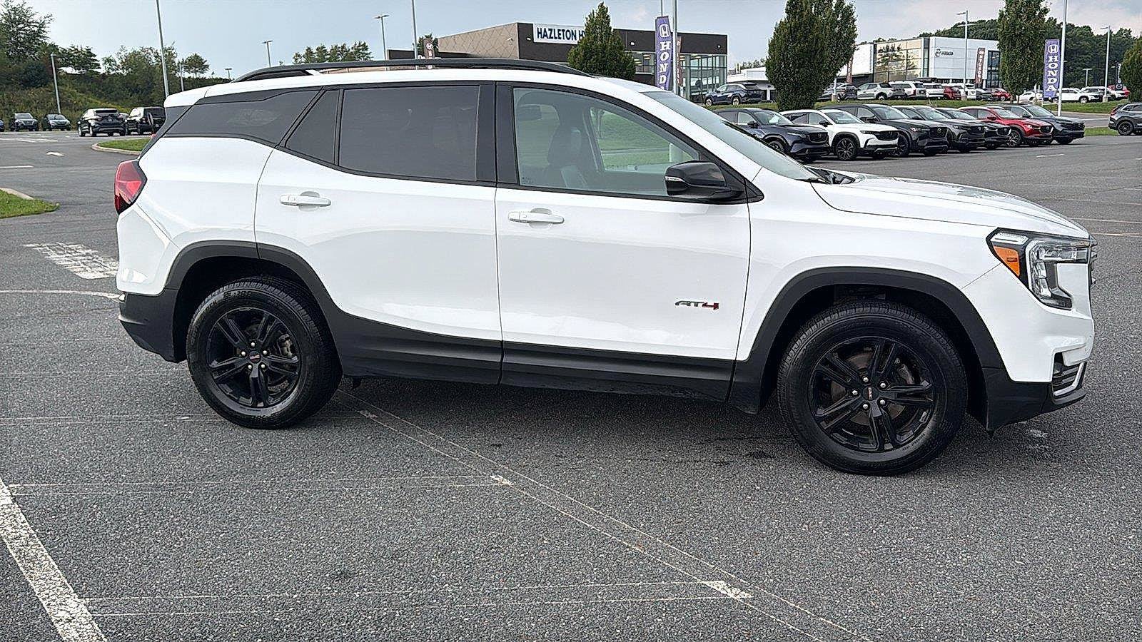 Used 2022 GMC Terrain AT4 AWD/4WD image 3