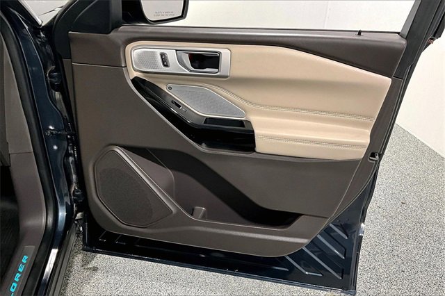 Used 2022 Ford Explorer Platinum w/ Technology Package image 30