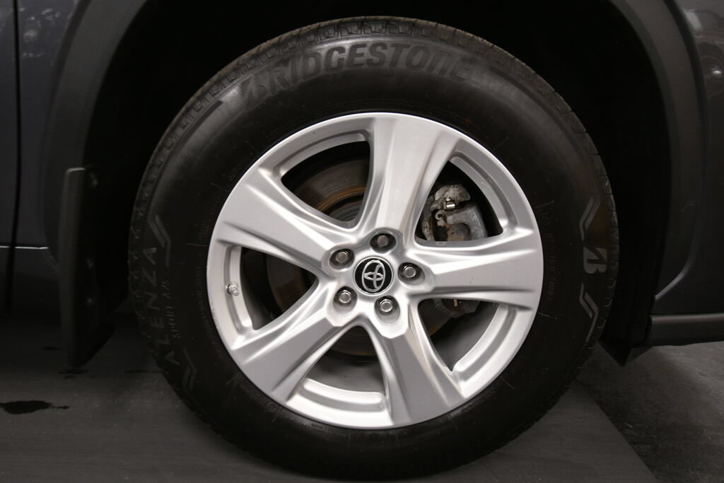 Used 2023 Toyota Highlander LE AWD/4WD image 33