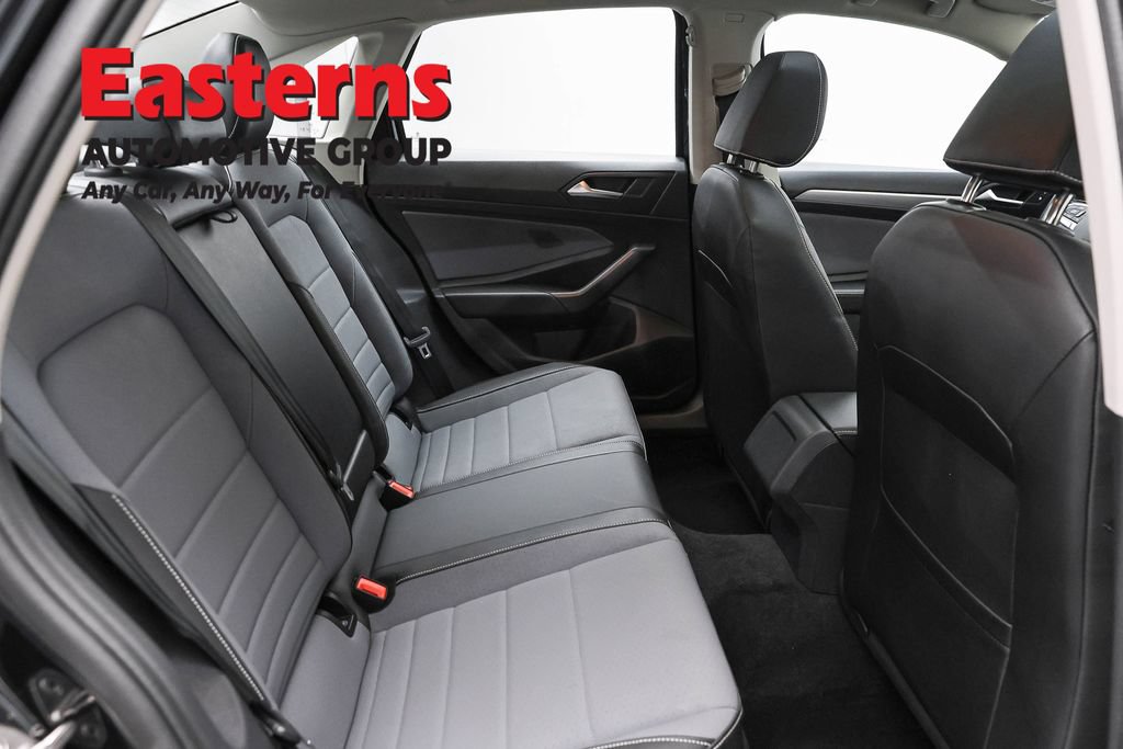 Used 2025 Volkswagen Jetta SE FWD image 22