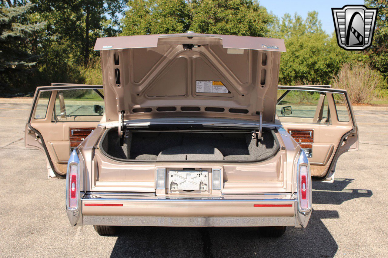 Used 1992 Cadillac Brougham image 15