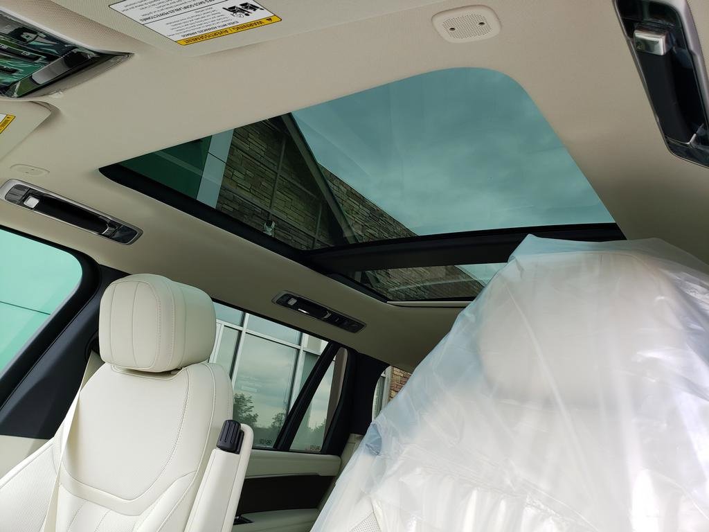 New 2025 Land Rover Range Rover Long Wheelbase SE image 19