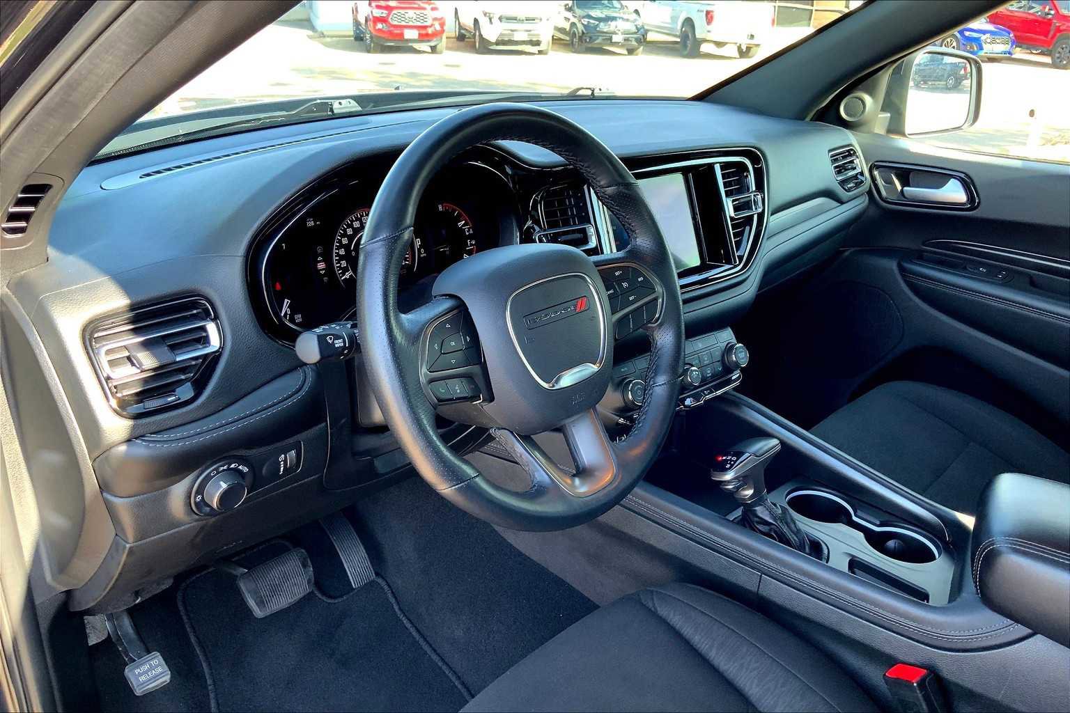 Used 2024 Dodge Durango SXT w/ 3rd Row Seating Group image 32