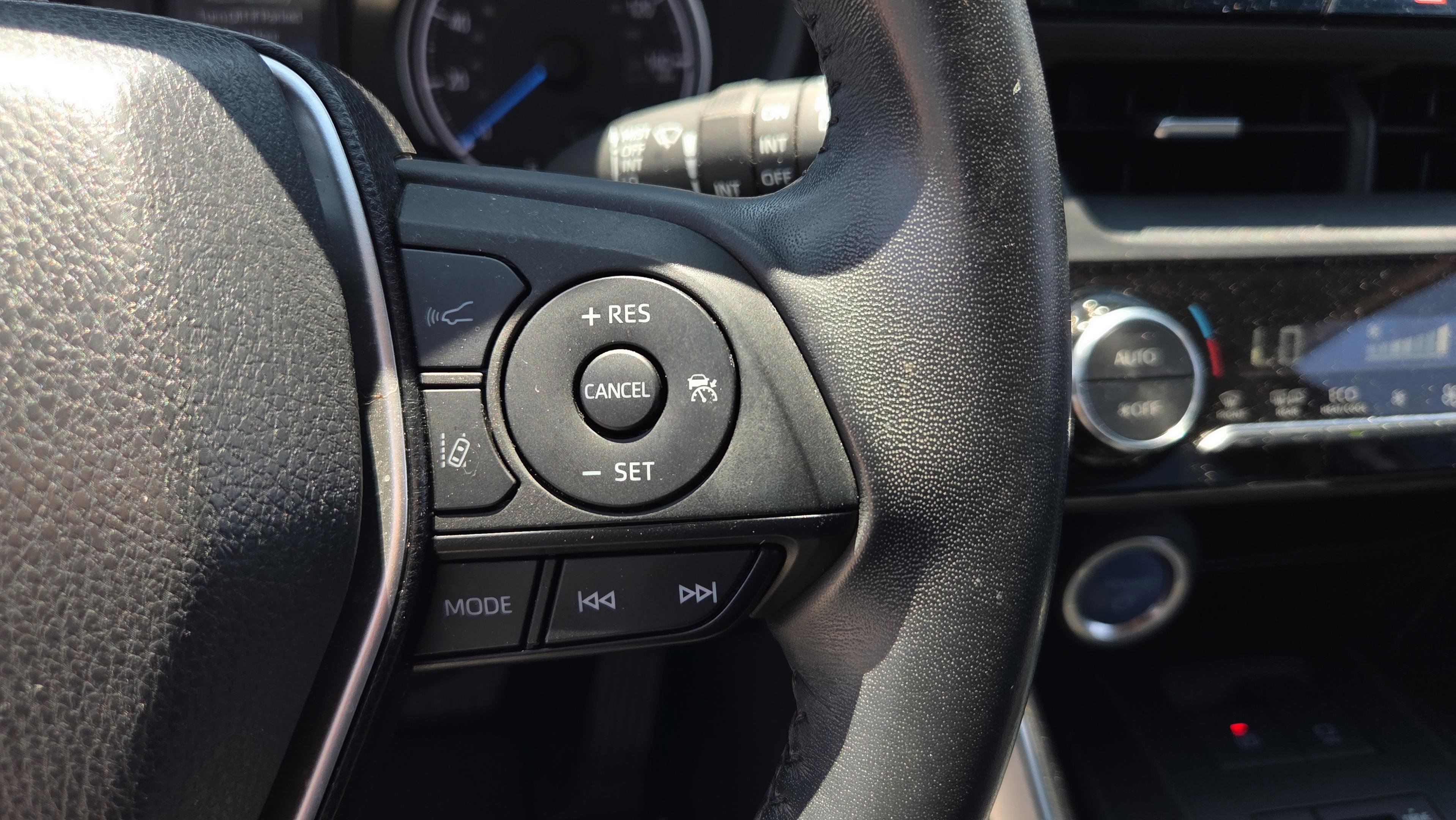 Certified 2022 Toyota Venza LE image 15