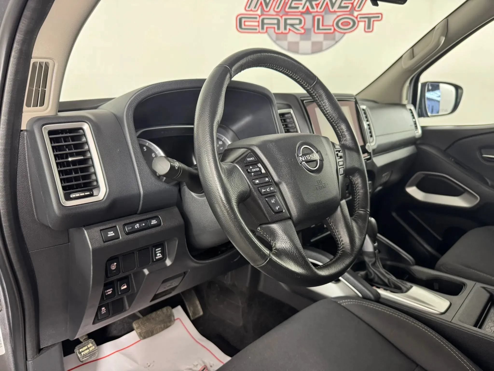 Used 2022 Nissan Frontier SV w/ Technology Package AWD/4WD image 10