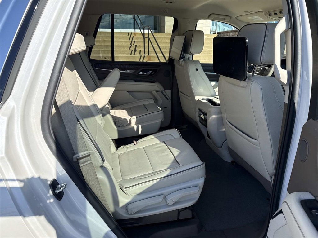 Used 2023 GMC Yukon Denali w/ Advanced Technology Package image 13
