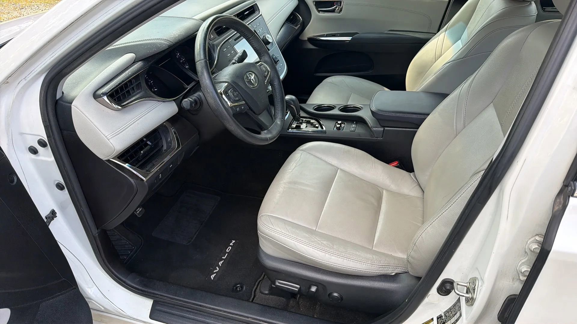 Used 2017 Toyota Avalon XLE FWD image 22