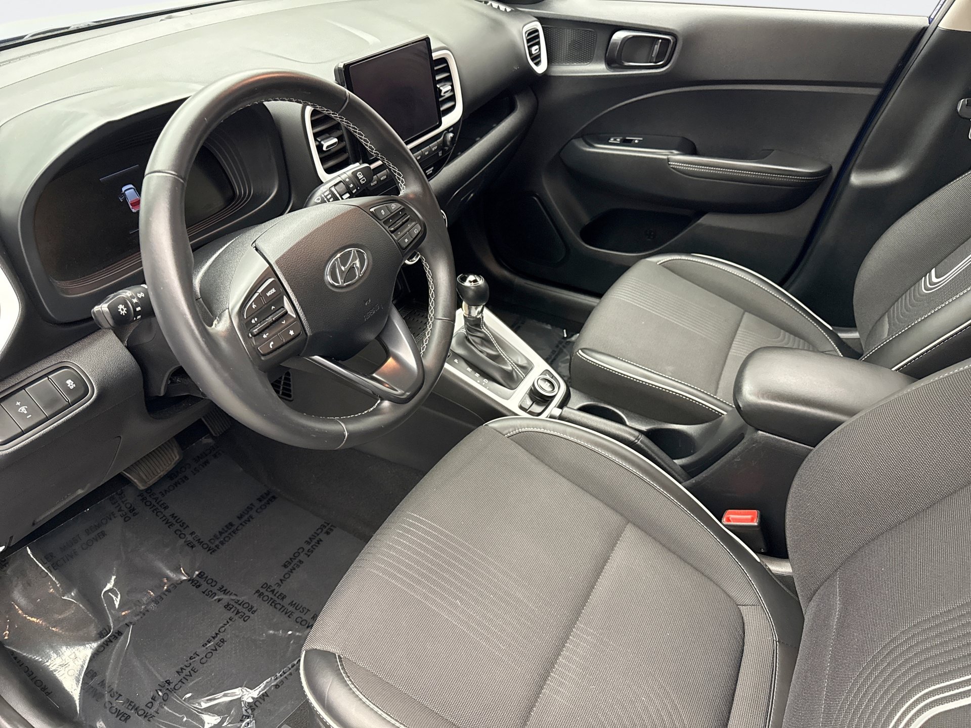 Used 2024 Hyundai Venue Limited FWD image 10